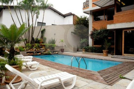 Sobrado à venda ou para alugar com 5 quartos, sendo 4 suítes,  em Jardim Guedala, São Paulo, SP