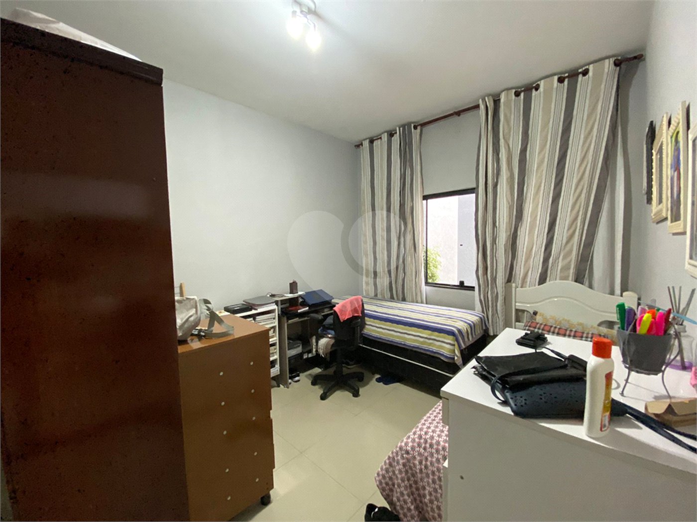 Sobrado à venda com 3 quartos, sendo 1 suíte, em Jardim Quaresmeira II, Suzano, SP