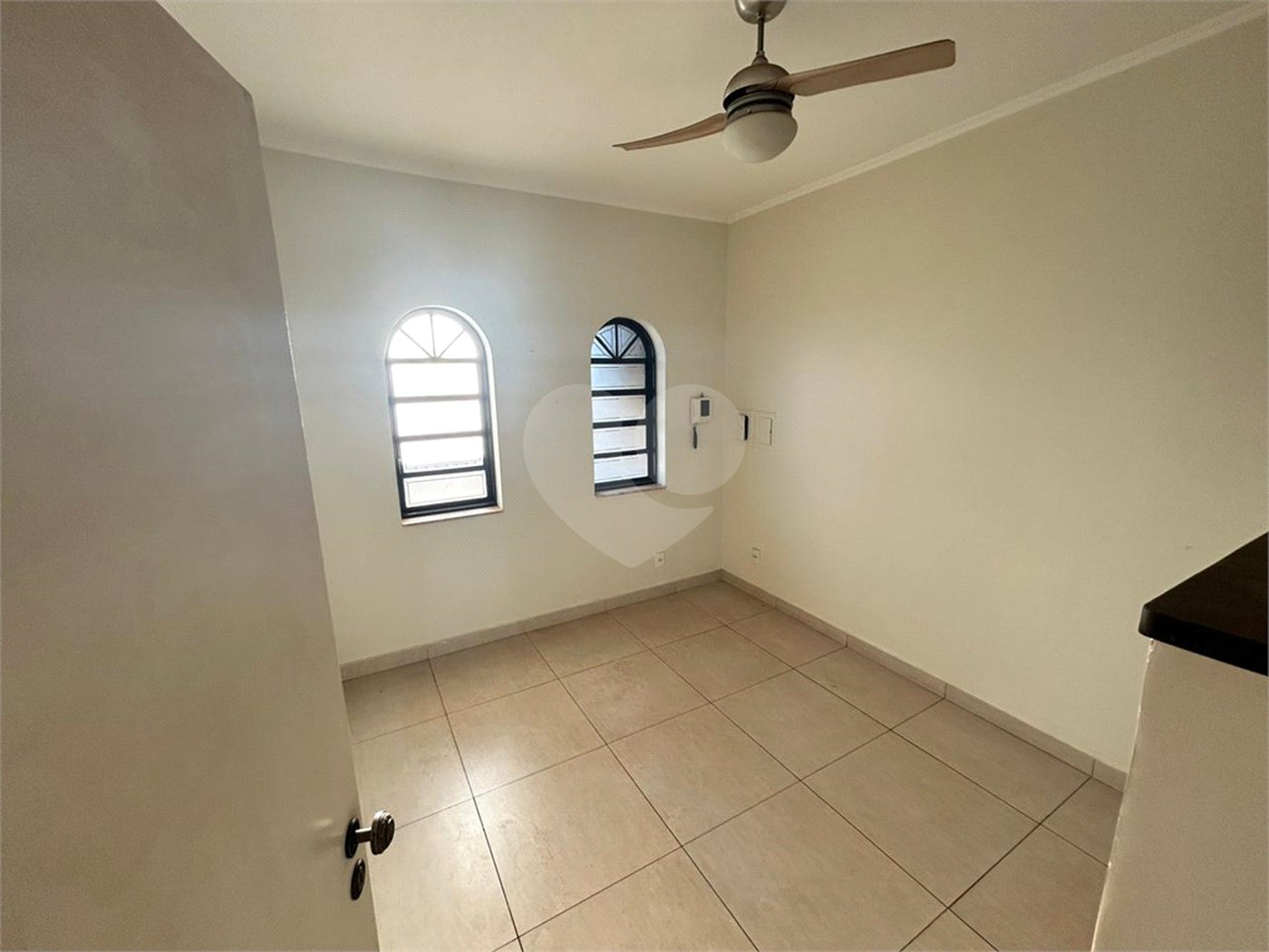 Sobrado à venda com 3 quartos, sendo 1 suíte,  em Parque dos Bandeirantes, Ribeirão Preto, SP