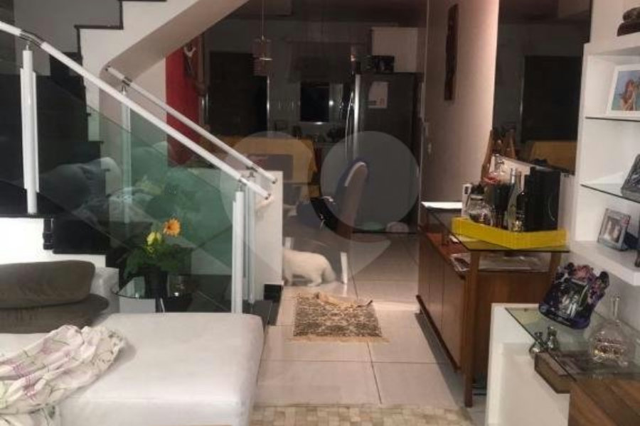 Casa à venda com 2 quartos, sendo 1 suíte, no condomínio Res Santa Inês, São Paulo - SP