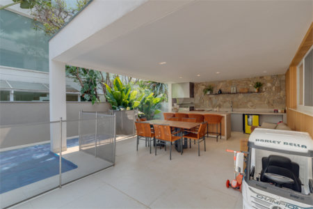 Casa à venda com 3 suítes no condomínio Residencial Canumã, São Paulo - SP