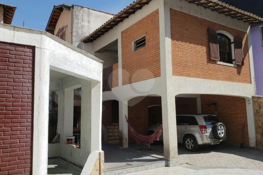 Sobrado à venda com 4 quartos, sendo 1 suíte, em Jardim Floresta, São Paulo, SP