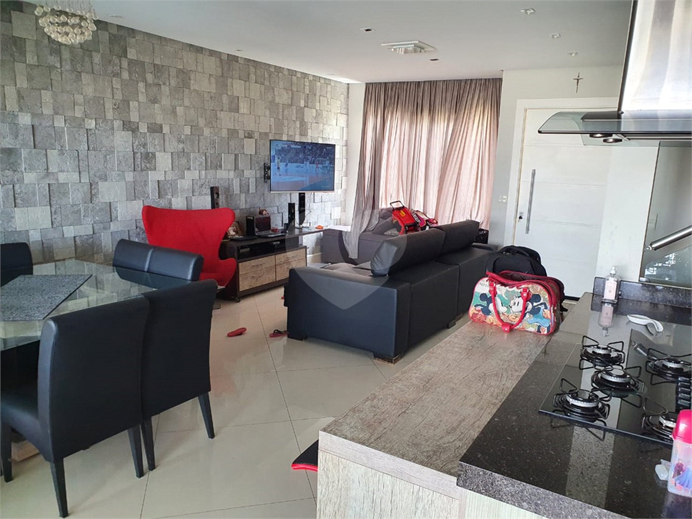 Casa à venda com 3 quartos, sendo 1 suíte, no condomínio Horto Florestal Iii, Sorocaba - SP