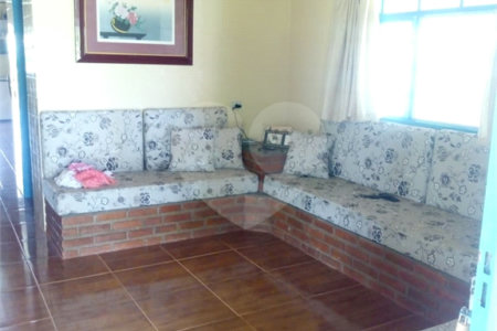 Chácara à venda com 5 quartos, sendo 2 suítes,  no Centro, Sarapuí, SP