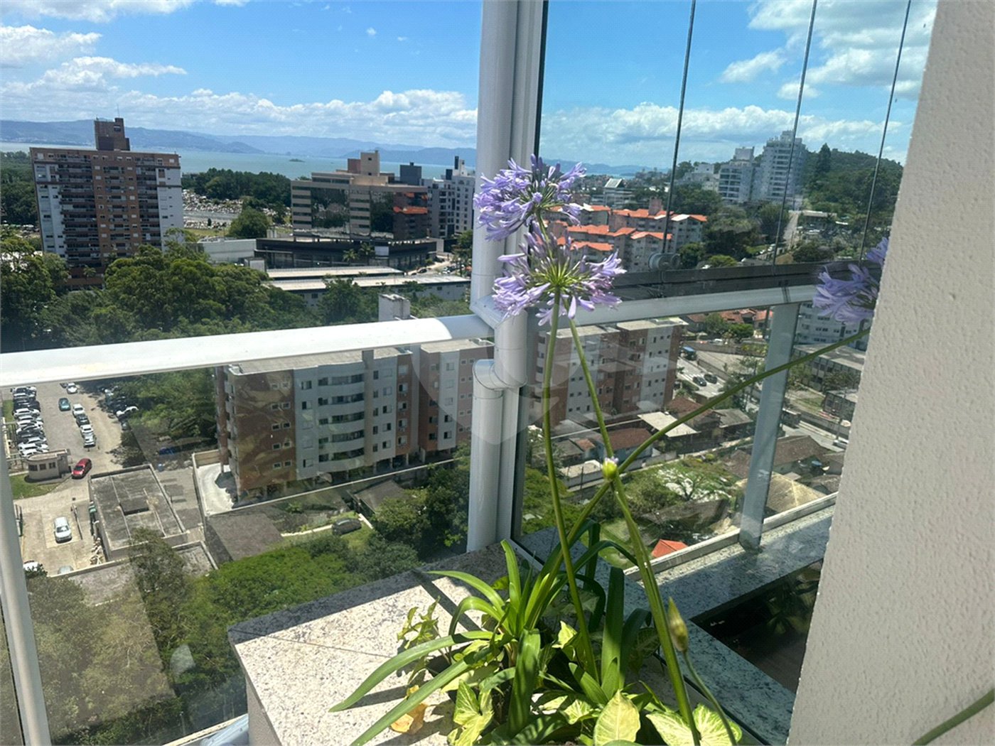 Apartamento à venda ou para alugar com 2 suítes em Itacorubi, Florianópolis, SC