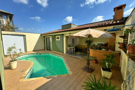 Casa à venda com 3 quartos, sendo 1 suíte, no condomínio Residencial Jardim das Flores 1510, Cotia - SP