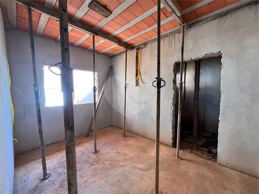 Casa à venda com 2 quartos, sendo 1 suíte,  no condomínio Tivolli, Itapetininga - SP
