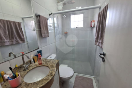 Casa à venda com 3 quartos, sendo 1 suíte, no condomínio Villaggio Tronchim, São Paulo - SP