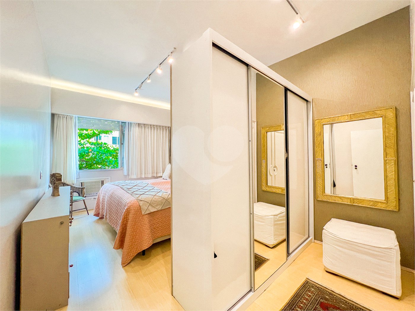 Apartamento à venda com 4 quartos, sendo 1 suíte, em Copacabana, Rio de Janeiro, RJ