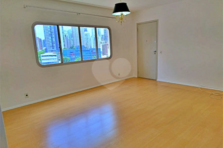 Apartamento à venda com 3 quartos, sendo 1 suíte, em Vila Olímpia, São Paulo, SP