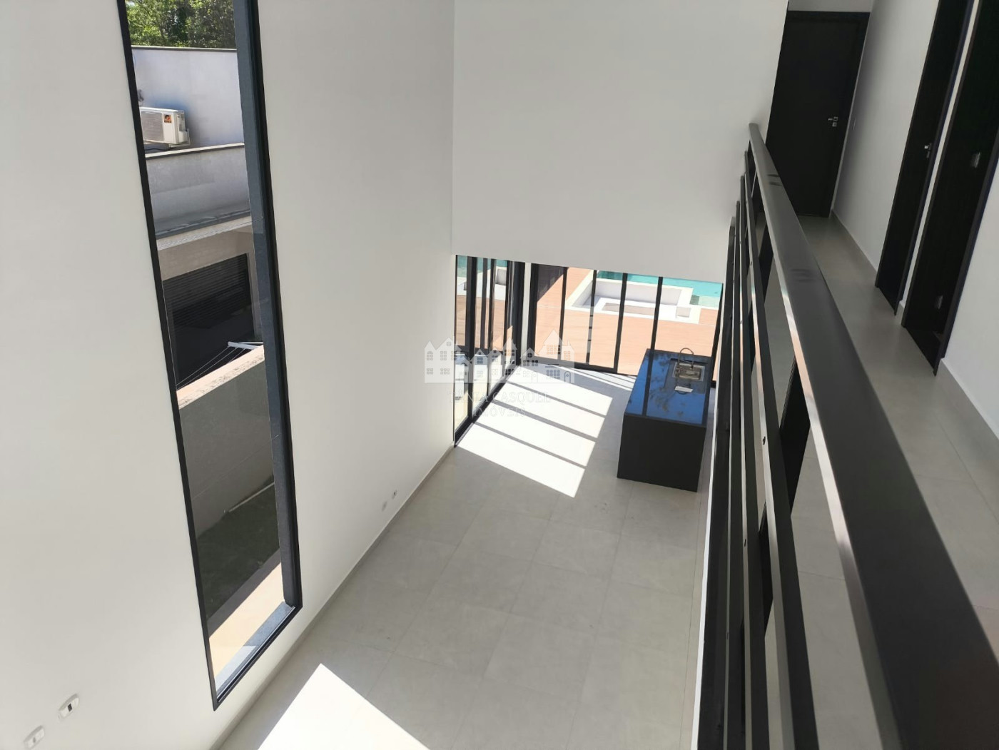 Casa à venda com 5 quartos, sendo 3 suítes, no condomínio Figueira Garden, Atibaia - SP