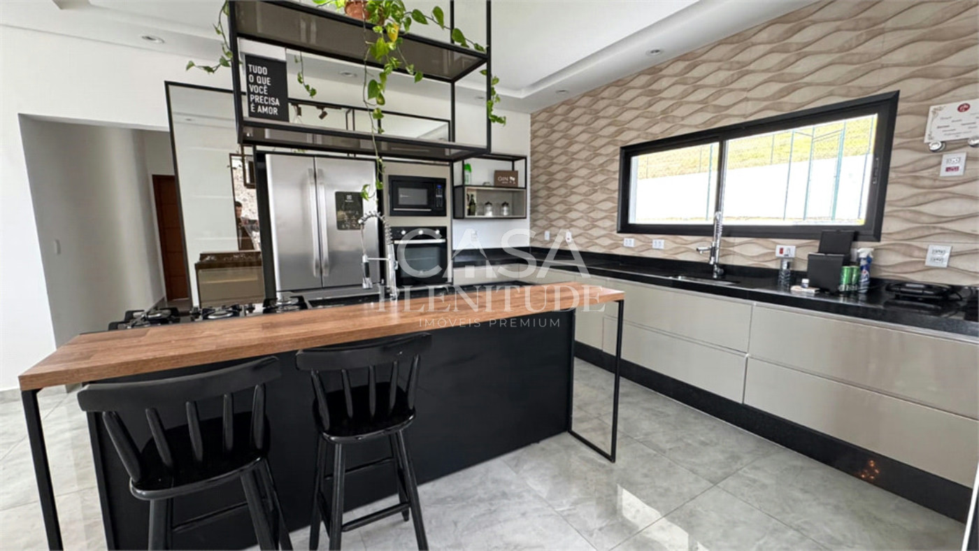 Casa em condomínio à venda ou para alugar com 5 quartos, sendo 3 suítes, no Centro, Piedade, SP