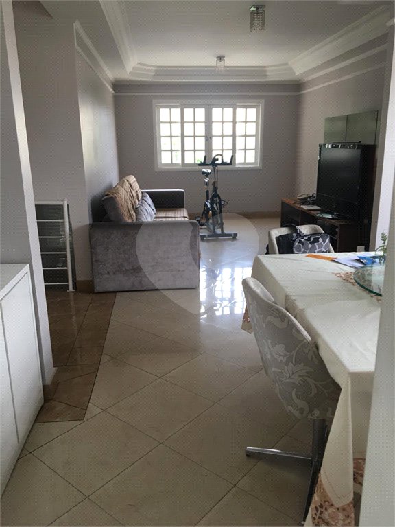 Sobrado à venda com 4 quartos, sendo 1 suíte, em Tremembé, São Paulo, SP