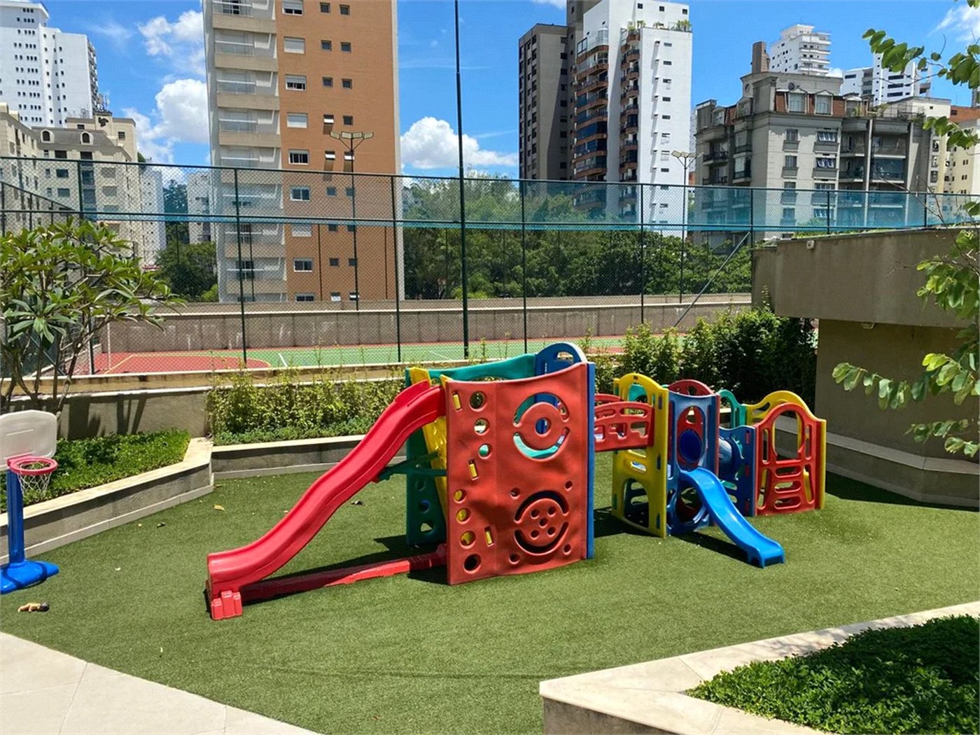 Apartamento à venda com 4 quartos, sendo 3 suítes,  em Vila Morumbi, São Paulo, SP