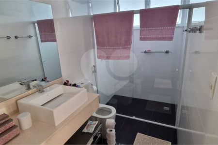Casa à venda com 5 quartos, sendo 2 suítes, no condomínio Swiss Park, São Bernardo do Campo - SP