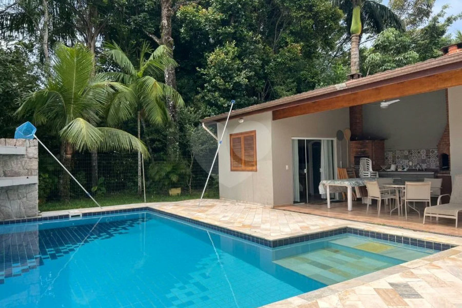 Casa à venda com 4 quartos, sendo 2 suítes,  em Riviera de São Lourenço, Bertioga, SP