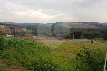Lote com 561,86 m² à Venda em Condomínio Fechado