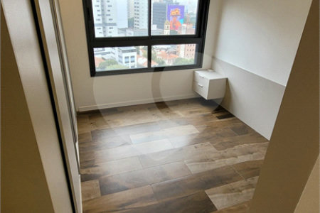 Apartamento de 2 quartos mobiliado à venda no Paraíso