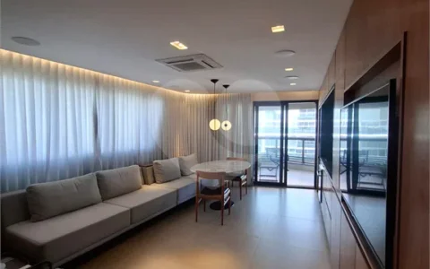 Duplex com varanda , uma suíte e duas vagas Itaim