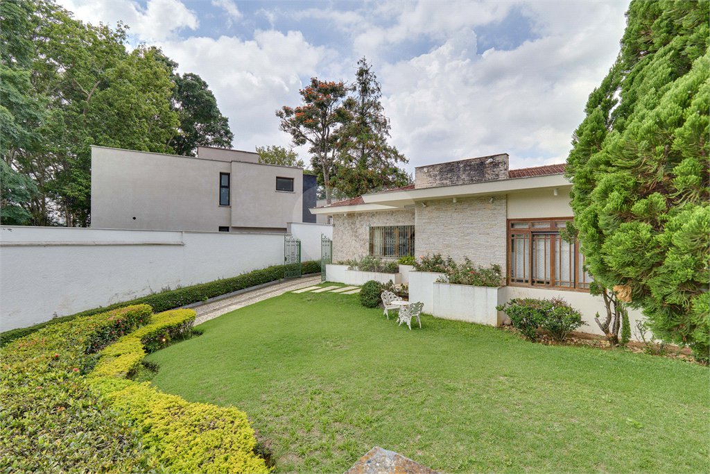 Casa Térrea à venda com 4 quartos, sendo 2 suítes, em Alto da Boa Vista, São Paulo, SP