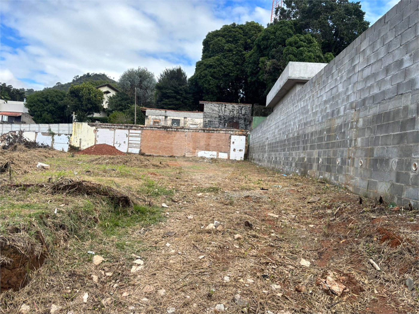 Excelente terreno com 493,65 metros quadrados com vista para a pedra grande em Atibaia sp.