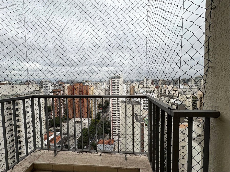 Apartamento à venda com 4 quartos, sendo 1 suíte, em Moema, São Paulo, SP