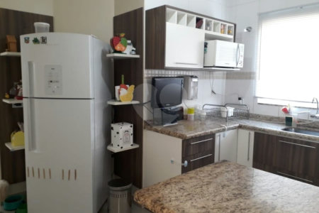Casa à venda com 3 quartos, sendo 1 suíte, no condomínio Horto Florestal II, Sorocaba - SP
