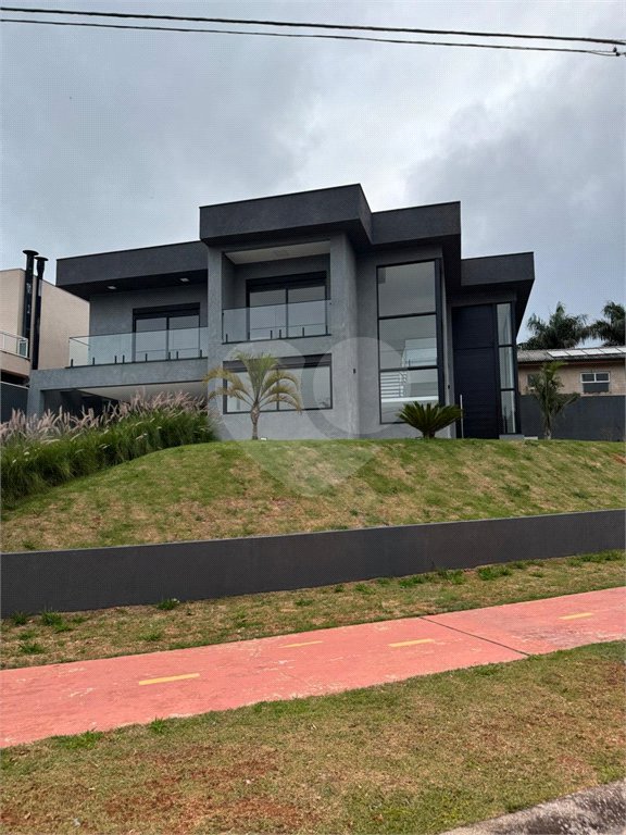 Casa à venda com 5 suítes no condomínio Residencial Santa Maria, Jandira - SP