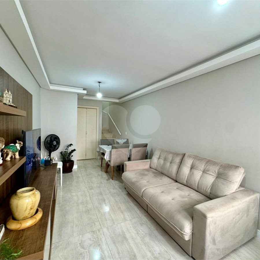 Casa à venda com 3 quartos, sendo 1 suíte, no condomínio Villagio Staluccia, São Paulo - SP