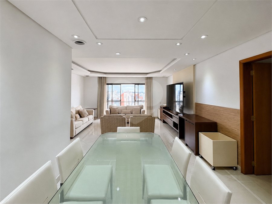 Apartamento à venda com 4 quartos, sendo 1 suíte, em Moema, São Paulo, SP