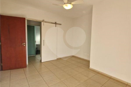 Casa à venda ou para alugar com 3 quartos, sendo 1 suíte, no condomínio Recanto dos Paturis, Vinhedo - SP