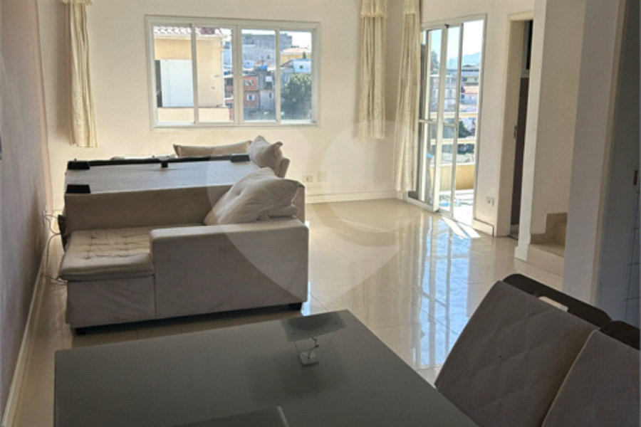 Casa à venda com 3 quartos, sendo 1 suíte,  no condomínio Village St. Louis, São Paulo - SP
