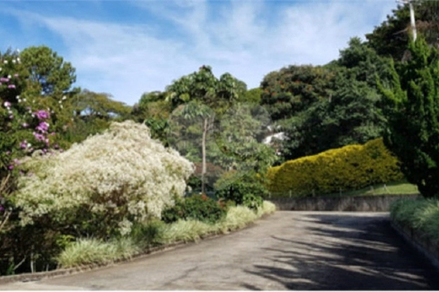 Casa à venda com 4 suítes no condomínio Monte Samkhya, Serra Negra - SP