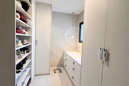 Sobrado à venda com 5 quartos, sendo 2 suítes, em Vila Inah, São Paulo, SP