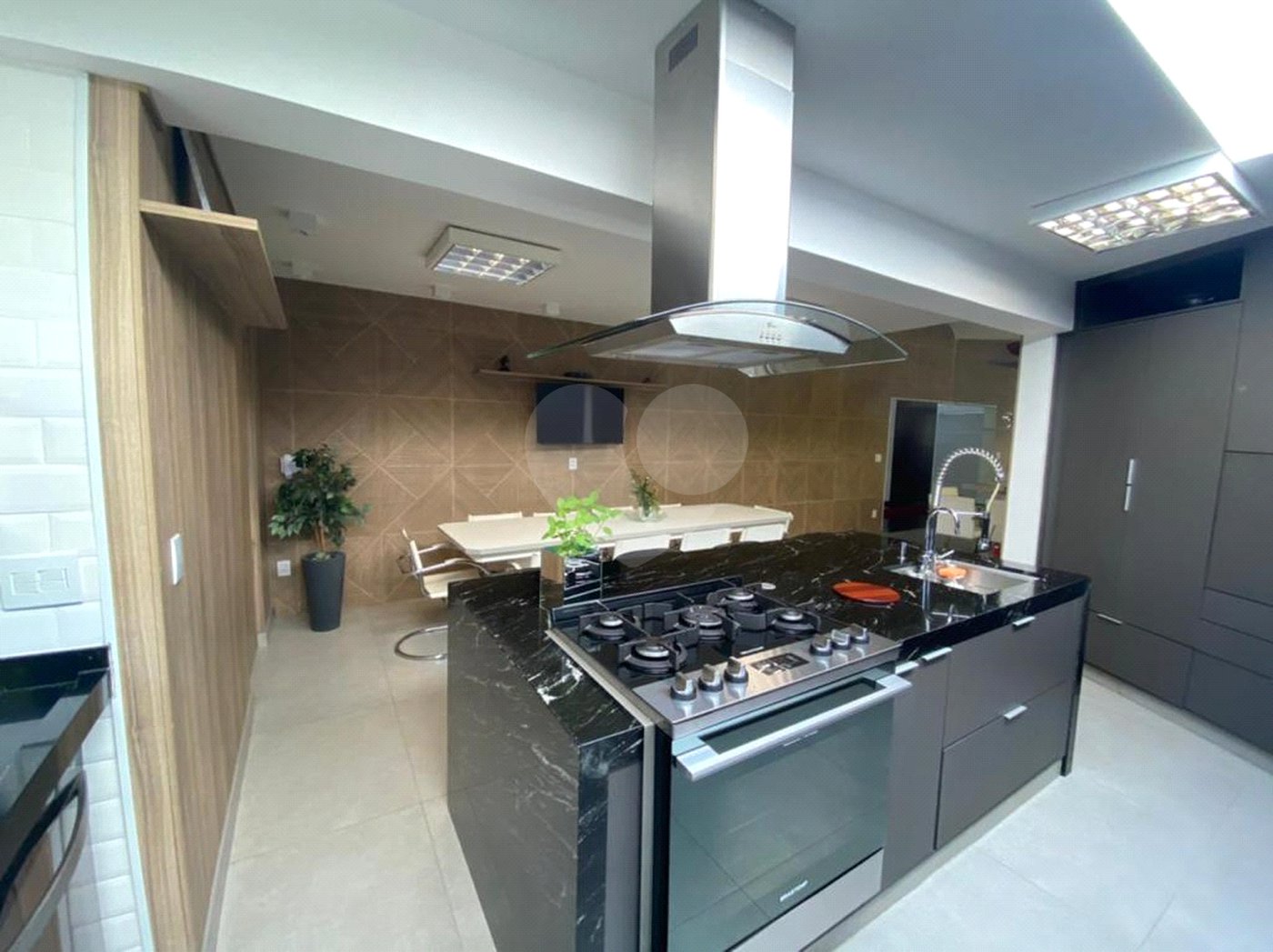 Casa à venda com 4 suítes em Vila Oliveira, Mogi das Cruzes, SP