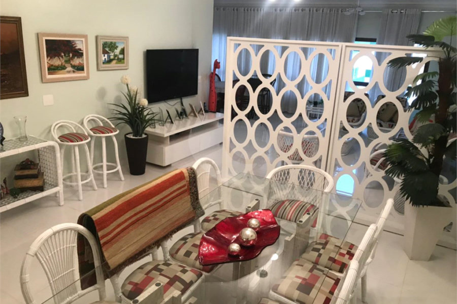 Apartamento à venda com 3 suítes em Enseada, Guarujá, SP