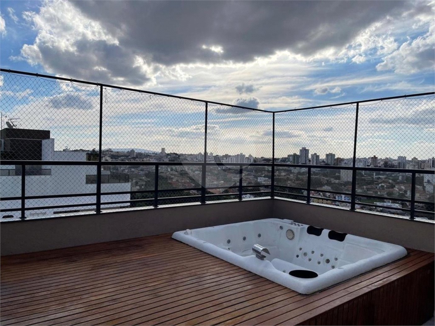 Apartamento à venda com 3 suítes em Jardim Faculdade, Sorocaba, SP