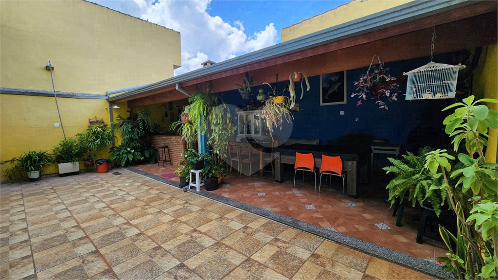 Sobrado à venda com 4 quartos, sendo 1 suíte, em Vila Romão, Salto, SP