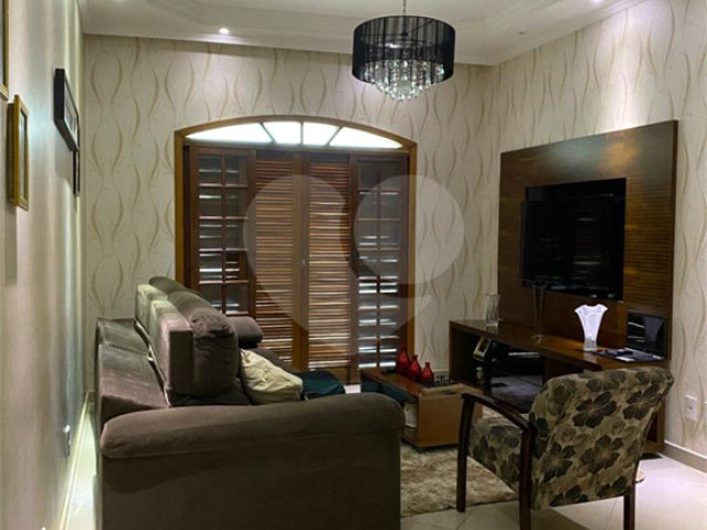 Casa à venda com 3 quartos, sendo 2 suítes,  em Jardim Brasil, Guarulhos, SP
