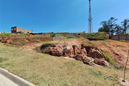 Terreno à venda com 1 suíte no condomínio Comercial Independência, Vinhedo - SP