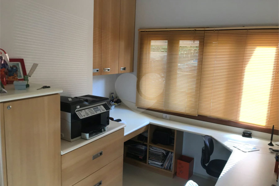 Casa à venda com 4 quartos, sendo 3 suítes, no condomínio Alpes da Cantareira, Mairiporã - SP