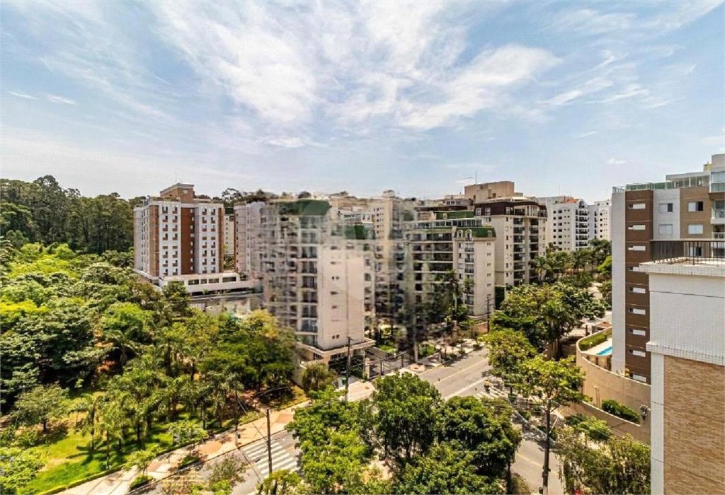 Apartamento à venda com 3 quartos, sendo 1 suíte,  em Cidade São Francisco, São Paulo, SP