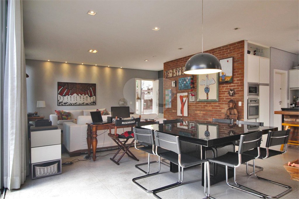 Casa à venda com 3 quartos, sendo 1 suíte, em Vila Mariana, São Paulo, SP