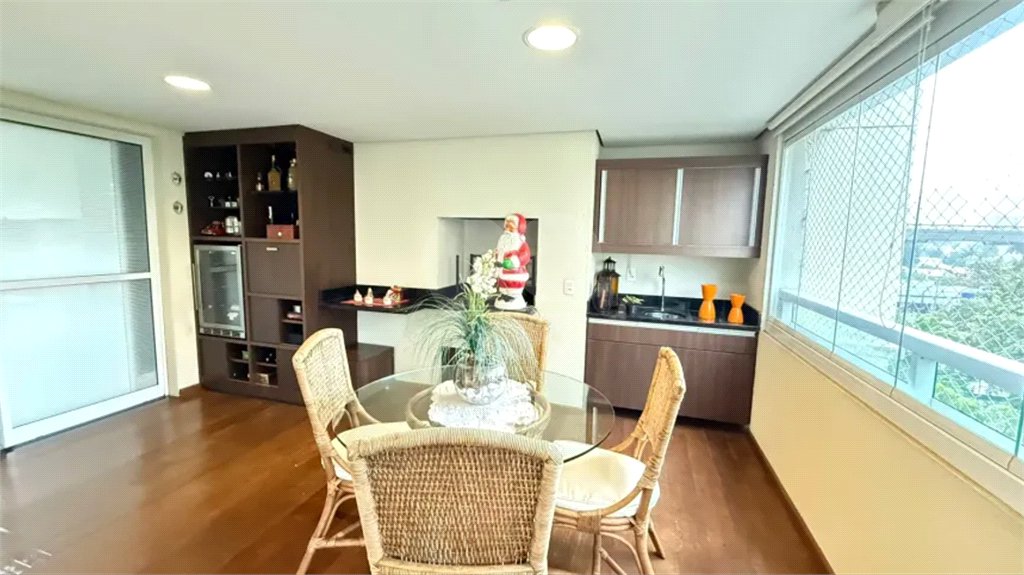 Apartamento à venda com 4 quartos, sendo 3 suítes,  em Campo Belo, São Paulo, SP