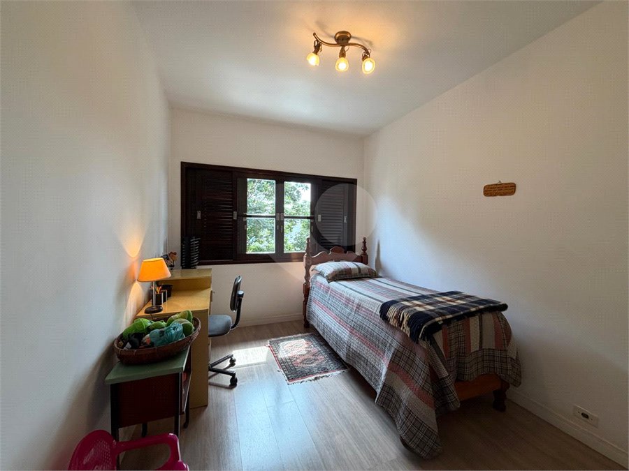 Casa à venda com 4 quartos, sendo 1 suíte, no condomínio Taquaral, São Paulo - SP