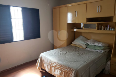 Sobrado à venda com 3 quartos, sendo 1 suíte, em Vila Guaca, São Paulo, SP