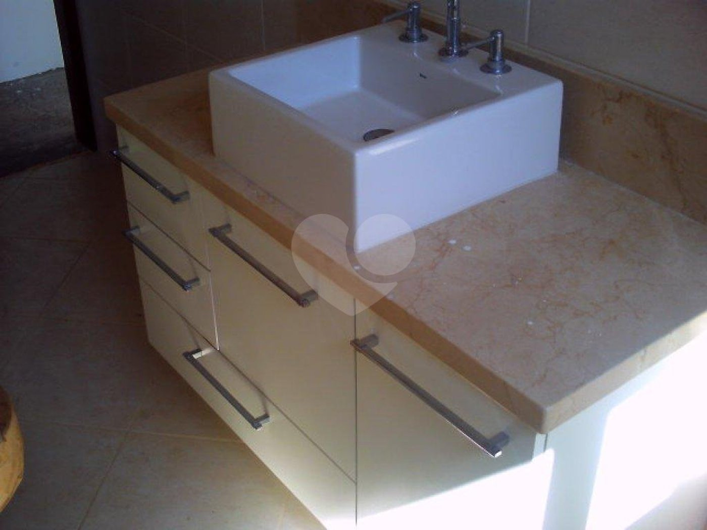 Sobrado à venda com 3 quartos, sendo 1 suíte, em Vila Irmãos Arnoni, São Paulo, SP