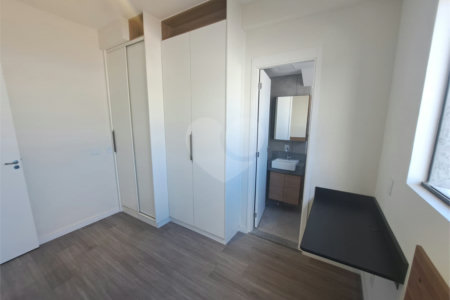 Studio de 35m2 à venda reformado com varanda na Vila Clementino