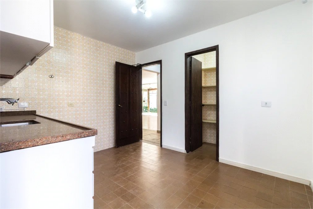 Sobrado à venda com 4 quartos, sendo 2 suítes,  em Alto de Pinheiros, São Paulo, SP