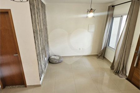 Sobrado à venda com 3 quartos, sendo 1 suíte,  em Vila Nivi, São Paulo, SP